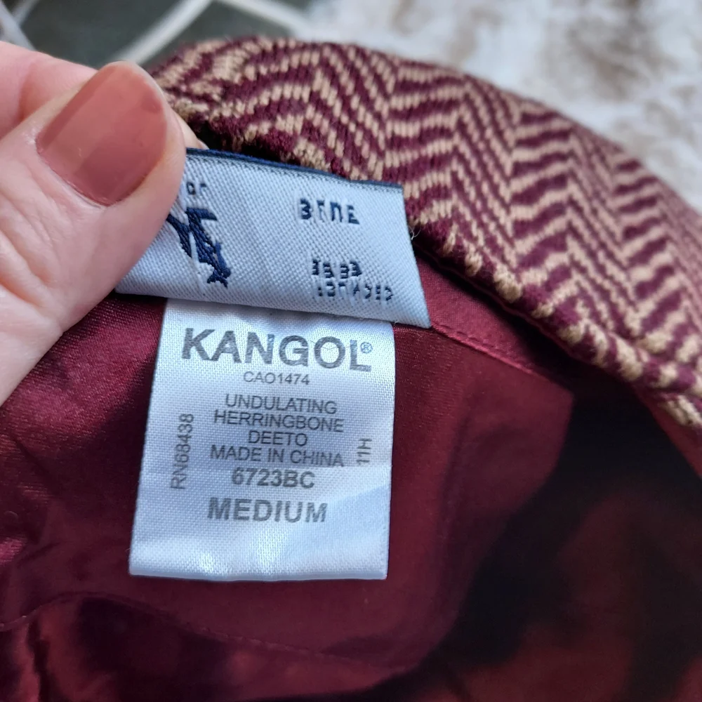 Kangol Undulating Herringbone Deeto Cap Hat 6723BC Wine & Beige Preppy Newsie